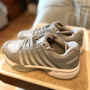 Kswiss womens pickleball shoes size 8.5.